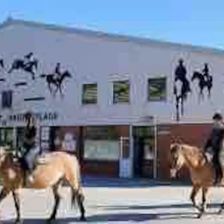 Lumineux 2 Chambres, A 2 Min De La *