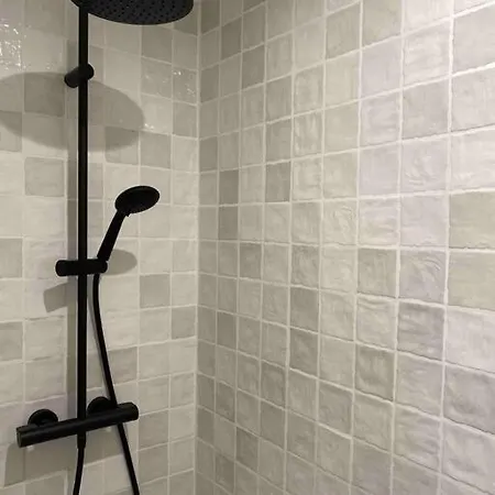 Lumineux 2 Chambres, A 2 Min De La Apartament *